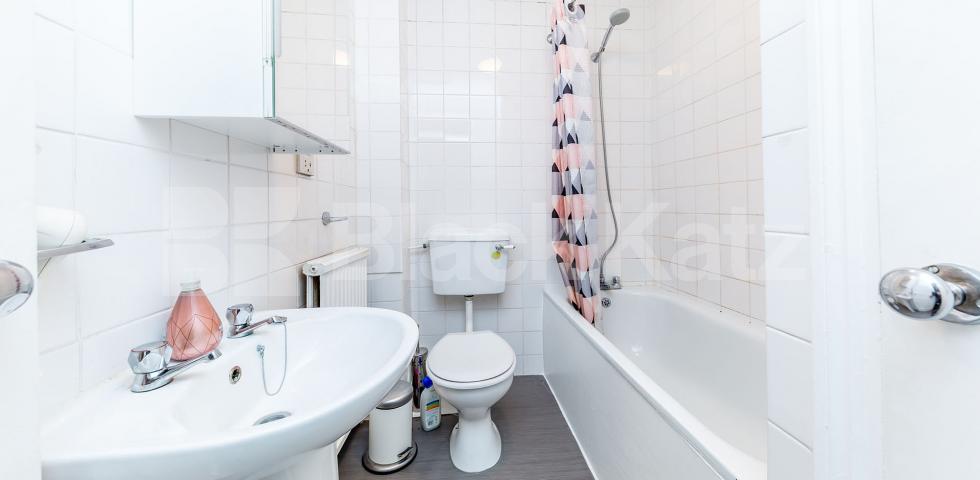 Contemporary cosy one bed in the heart of primrose hill mins to tube & shops Gloucester Avenue, Primrose Hill / Regents Park